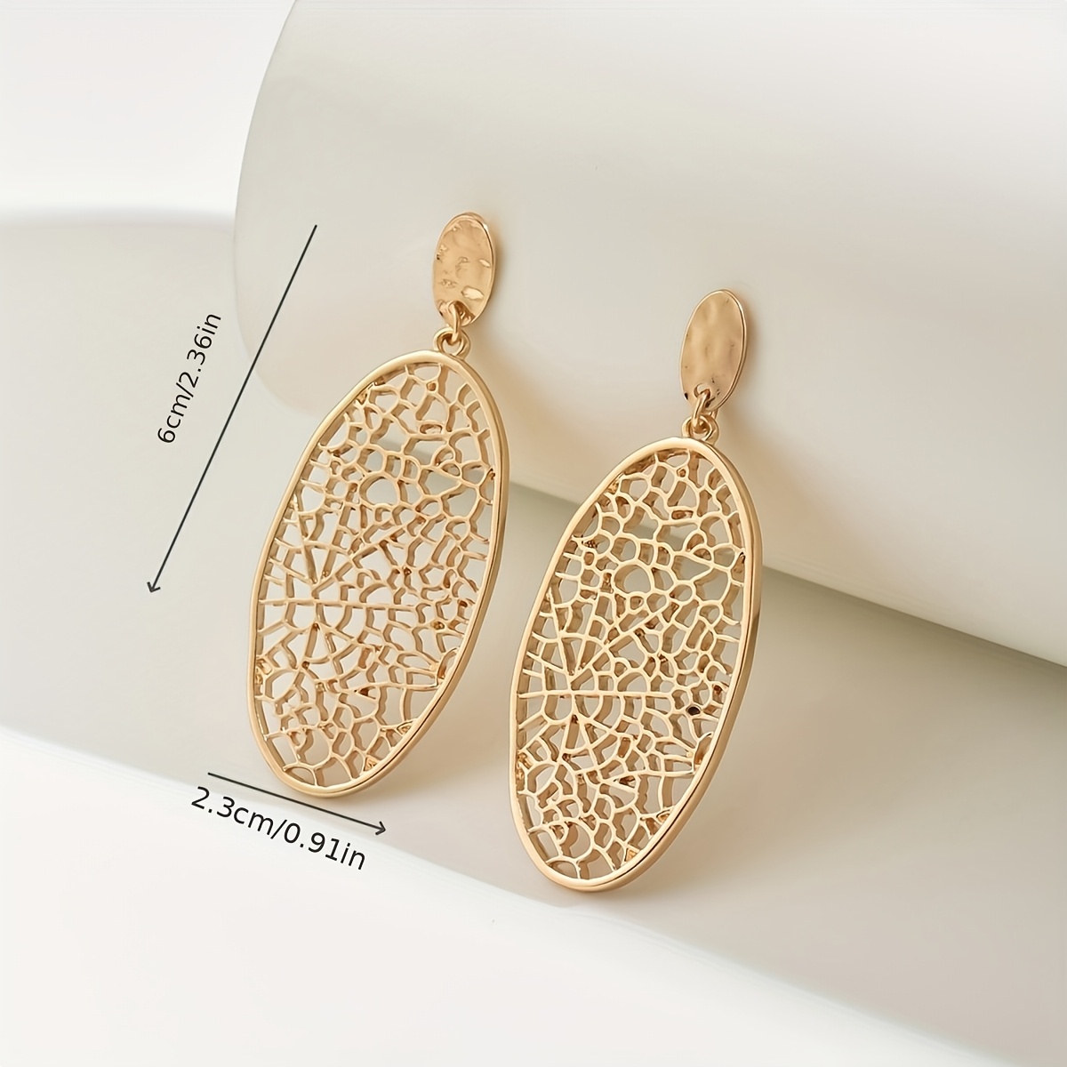 Fashion Vintage Hollow-Out Earrings, Light Luxury Style